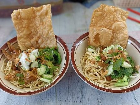 ayam penyet dan bakso mama hesti