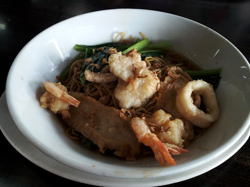 Medan Selera Taman Fajar Batu 7, Sandakan, Sabah.