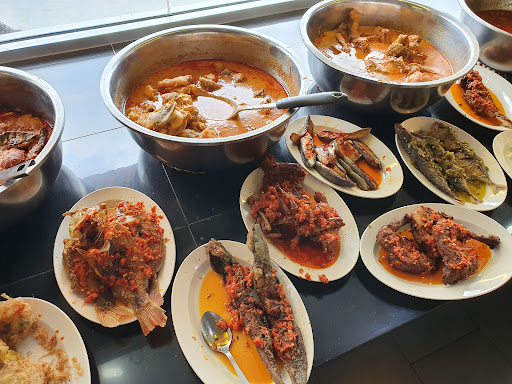 RUMAH MAKAN MANDEH RUMAH MAKAN MANDEH