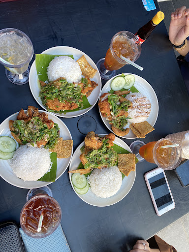Warung Khaza "Ayam Geprek Sambal Hijau"