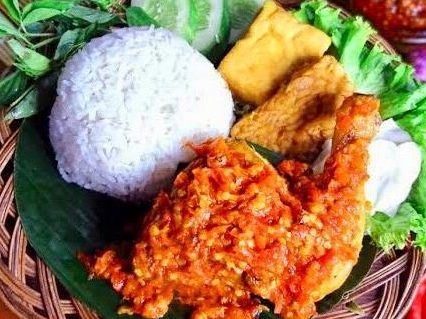 Masakan khas madura ayam penyit bakso ayam geprek nasi campur 1 masakan khas madura ayam penyit bakso ayam geprek nasi campur