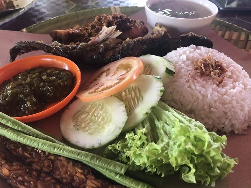 warong ayam penyet paklong