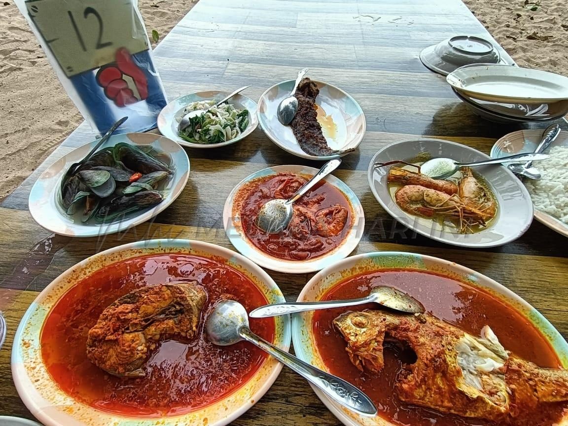 warong mak iza corner